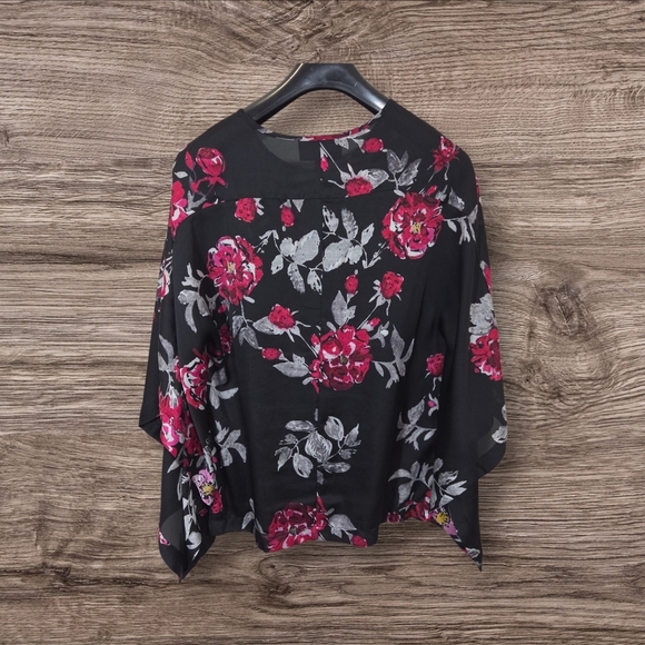 ⭐️Dana Buchman Black and Pink Asymmetrical Blouse With Bat Wind Sleeves XS - Picture 3 of 6